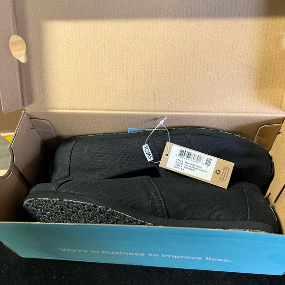 MEN’s black canvas TOM’S- Size 8.5 - Picture 3 of 3